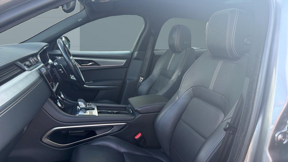 Jaguar F-Pace 2.0 P250 R-Dynamic SE 5dr Auto AWD Petrol Estate - Image 3
