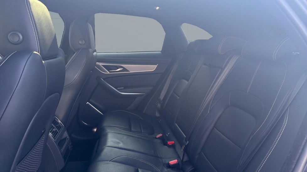 Jaguar F-Pace 2.0 P250 R-Dynamic SE 5dr Auto AWD Petrol Estate - Image 4