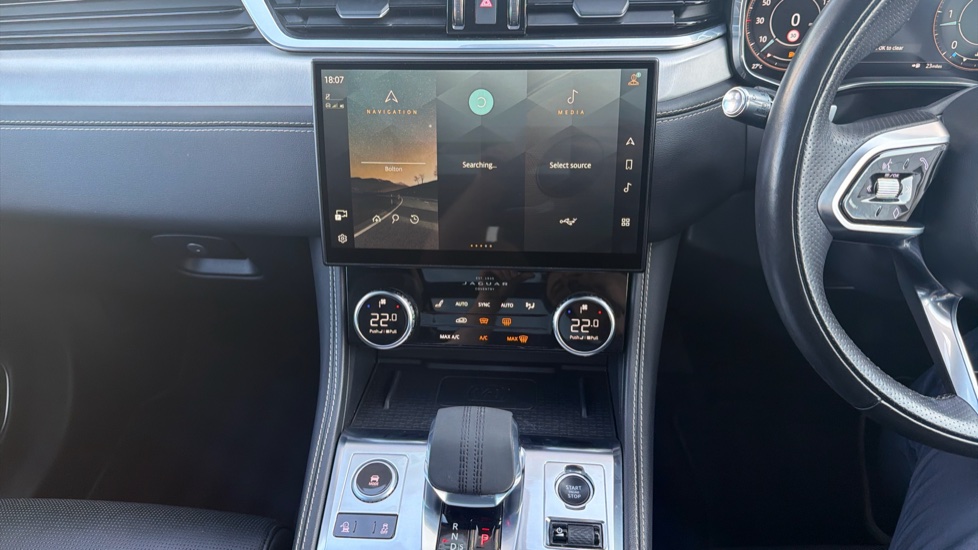 Jaguar F-Pace 2.0 P250 R-Dynamic SE 5dr Auto AWD Petrol Estate - Image 14