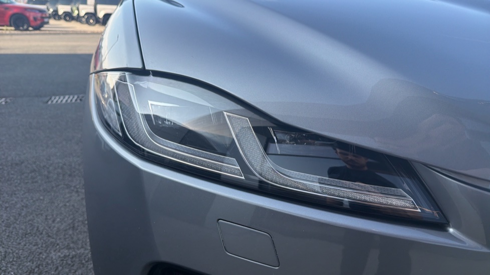 Jaguar F-Pace 2.0 P250 R-Dynamic SE 5dr Auto AWD Petrol Estate - Image 17