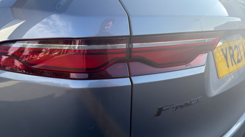Jaguar F-Pace 2.0 P250 R-Dynamic SE 5dr Auto AWD Petrol Estate - Image 19