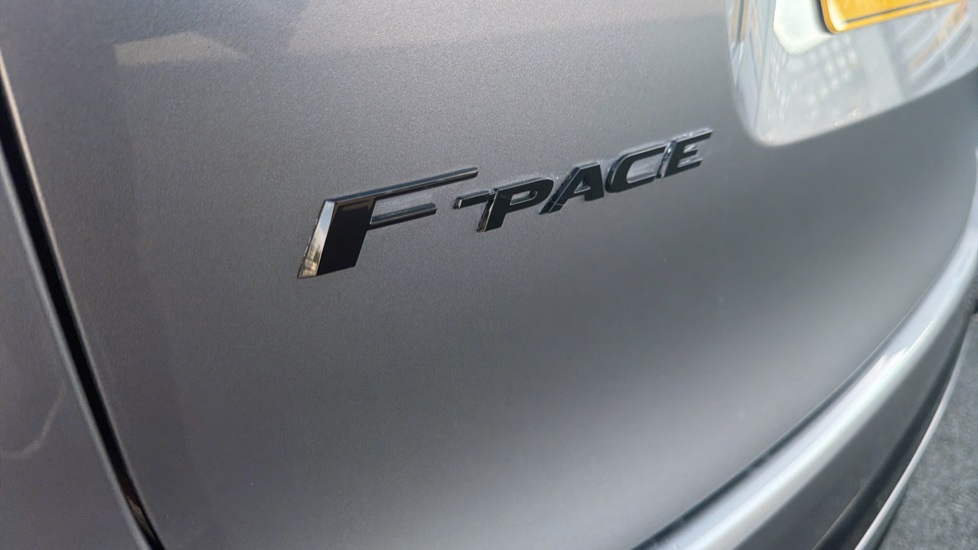Jaguar F-Pace 2.0 P250 R-Dynamic SE 5dr Auto AWD Petrol Estate - Image 20