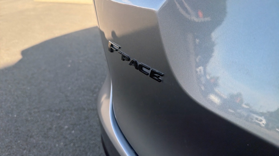 Jaguar F-Pace 2.0 P250 R-Dynamic SE 5dr Auto AWD Petrol Estate - Image 22