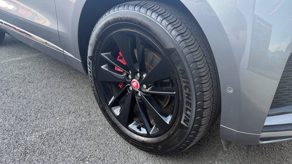 Jaguar F-Pace 2.0 P250 R-Dynamic SE 5dr Auto AWD Petrol Estate - Image 29