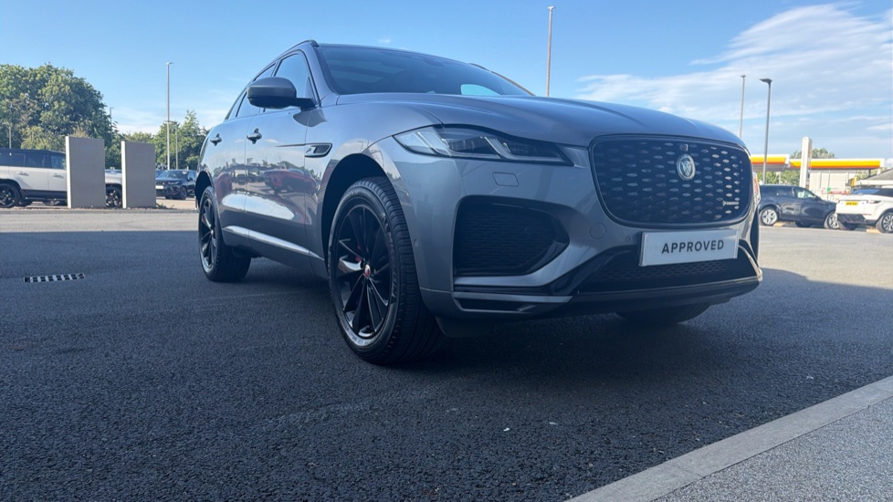 Jaguar F-Pace 2.0 P250 R-Dynamic SE 5dr Auto AWD Petrol Estate - Image 31