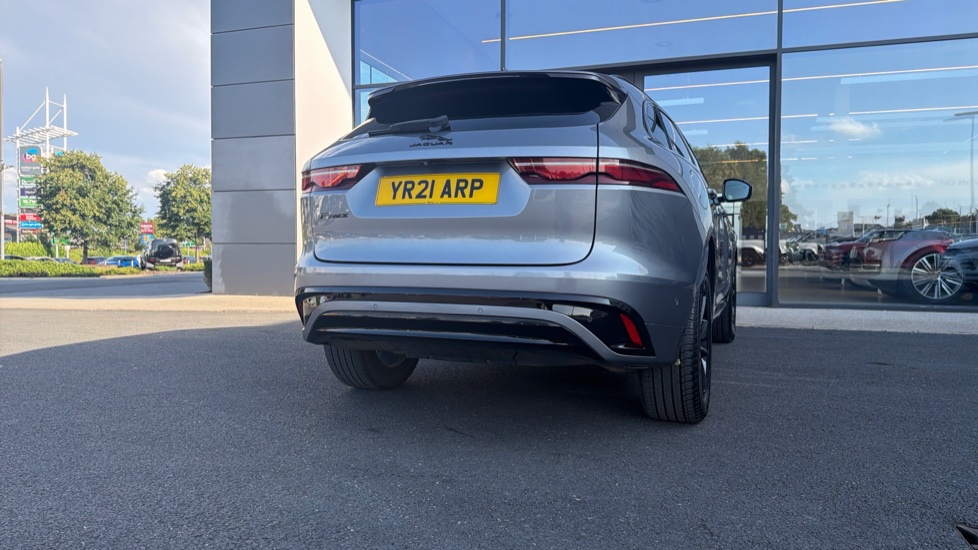 Jaguar F-Pace 2.0 P250 R-Dynamic SE 5dr Auto AWD Petrol Estate - Image 39
