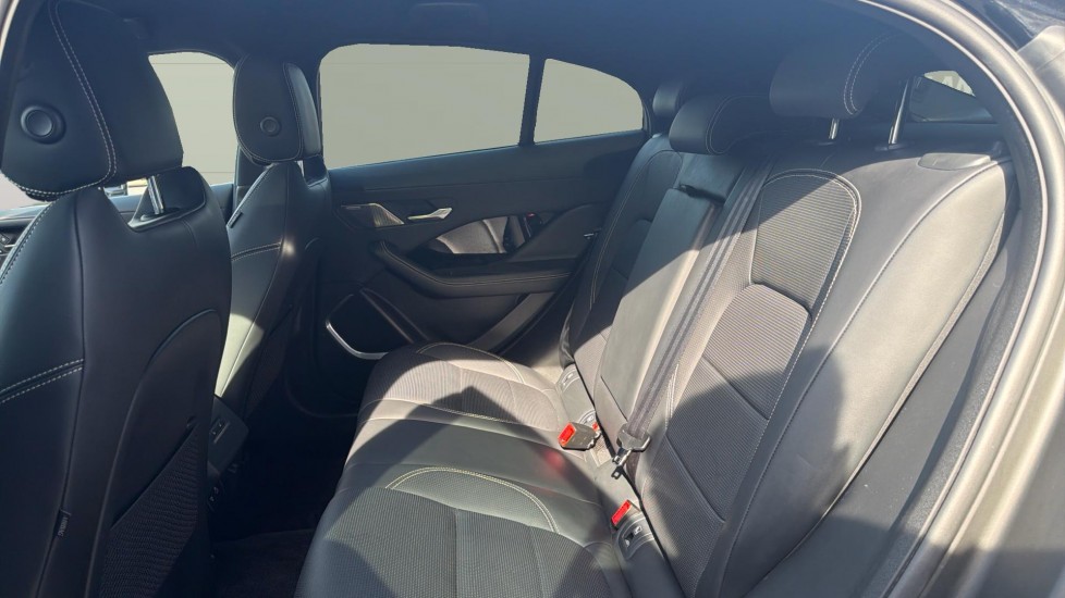 Jaguar I-Pace 294kW EV400 HSE Black 90kWh 5dr Auto 11kW Charger Electric Estate - Image 4