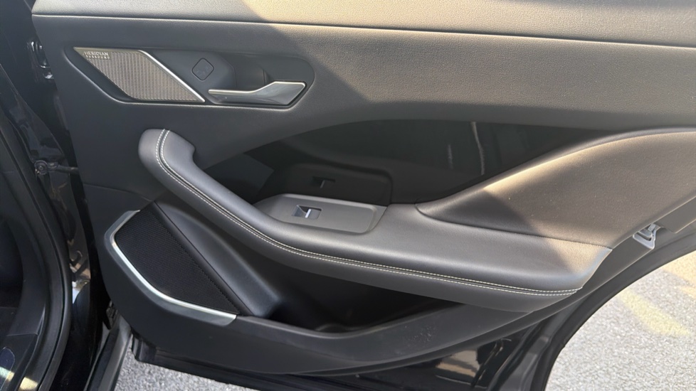 Jaguar I-Pace 294kW EV400 HSE Black 90kWh 5dr Auto 11kW Charger Electric Estate - Image 39