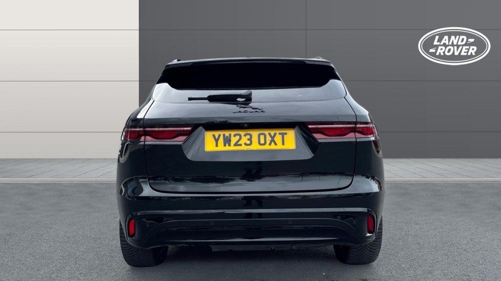 Jaguar F-Pace 2.0 D200 R-Dynamic SE Black 5dr Auto AWD Diesel Estate - Image 6