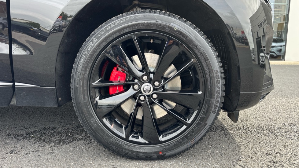 Jaguar F-Pace 2.0 D200 R-Dynamic SE Black 5dr Auto AWD Diesel Estate - Image 8
