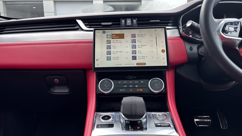 Jaguar F-Pace 2.0 D200 R-Dynamic SE Black 5dr Auto AWD Diesel Estate - Image 14