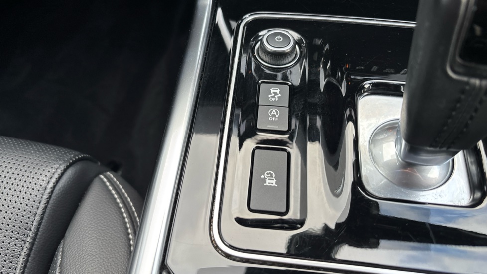 Jaguar XE 2.0 P250 R-Dynamic Black 4dr Auto Petrol Saloon - Image 33
