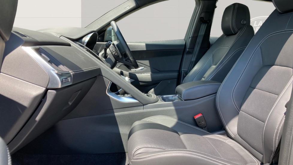 Jaguar E-Pace 2.0 D200 R-Dynamic SE Black 5dr Auto Diesel Estate - Image 3