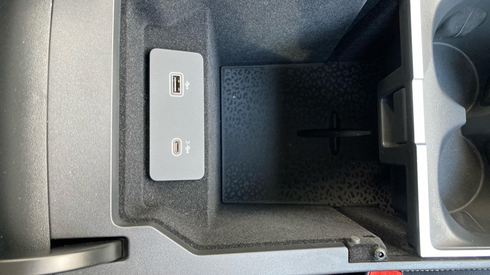 Jaguar E-Pace 2.0 D200 R-Dynamic SE Black 5dr Auto Diesel Estate - Image 35