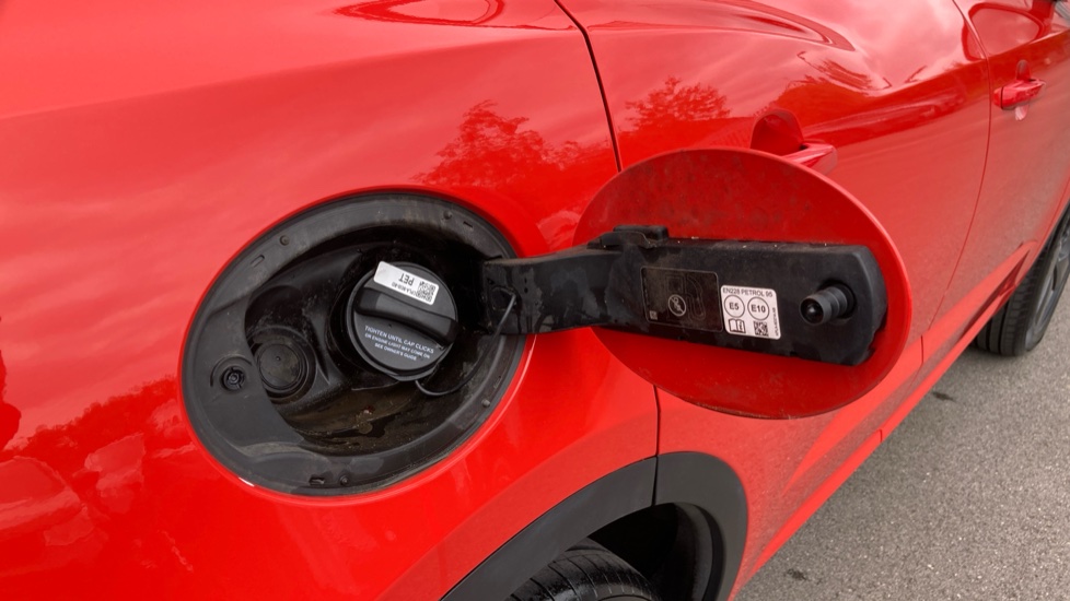 Jaguar E-Pace 2.0 [200] Chequered Flag Edition 5dr Auto Petrol Estate - Image 23