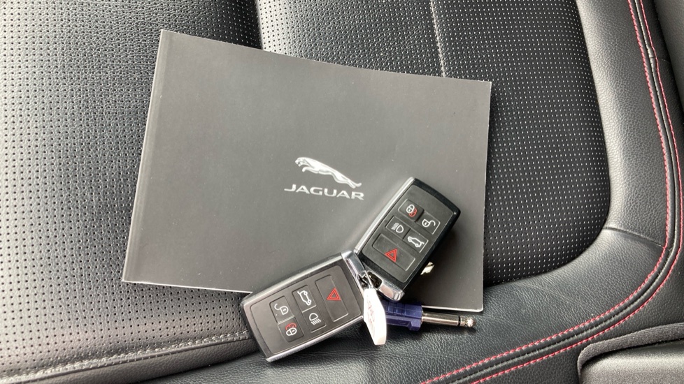 Jaguar E-Pace 2.0 [200] Chequered Flag Edition 5dr Auto Petrol Estate - Image 34