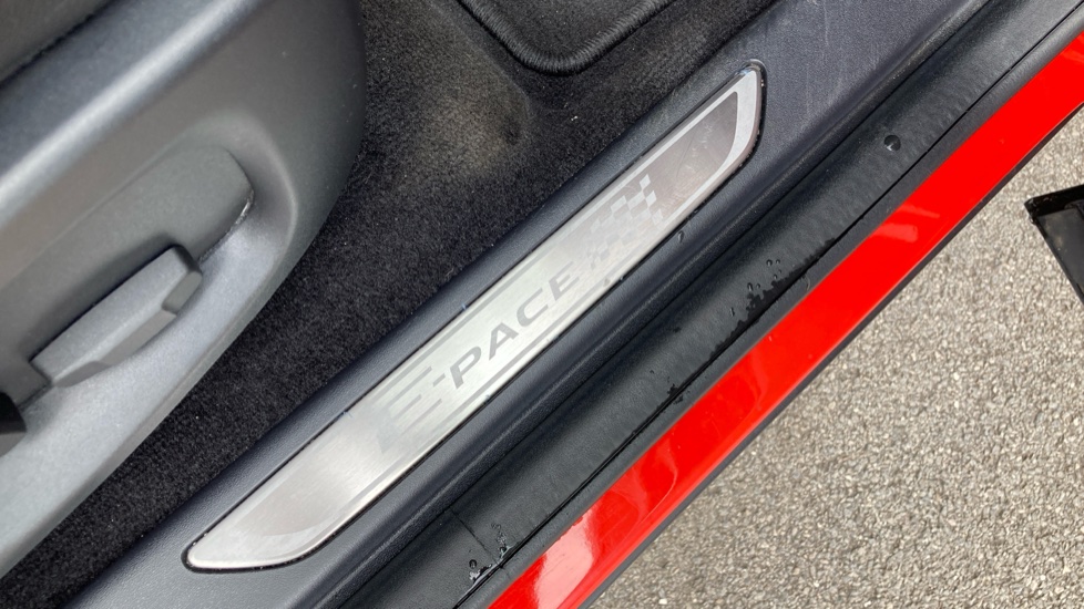Jaguar E-Pace 2.0 [200] Chequered Flag Edition 5dr Auto Petrol Estate - Image 38