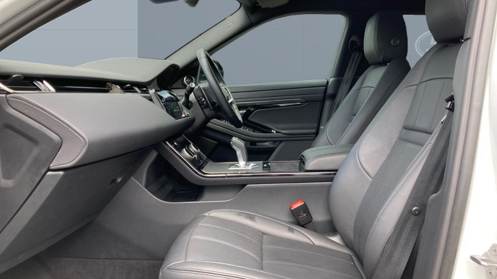 Land Rover Range Rover Evoque 1.5 P300e Evoque Edition 5dr Auto Hatchback - Image 3