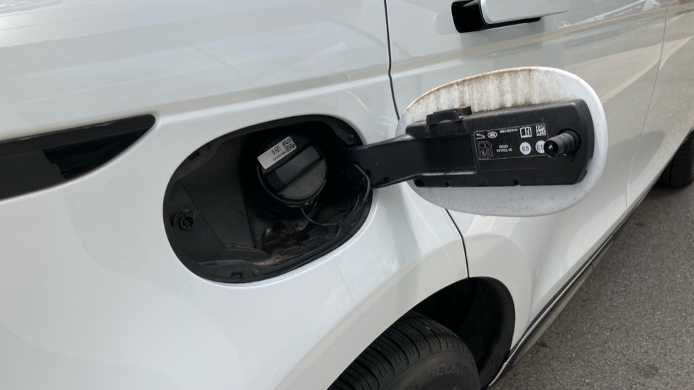 Land Rover Range Rover Evoque 1.5 P300e Evoque Edition 5dr Auto Hatchback - Image 25