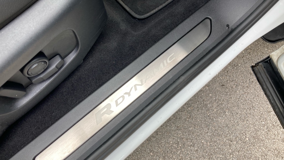 Land Rover Range Rover Evoque 1.5 P300e Evoque Edition 5dr Auto Hatchback - Image 41