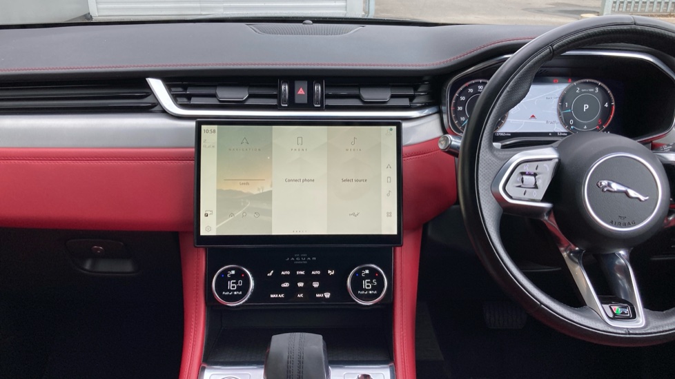 Jaguar F-Pace 3.0 D300 R-Dynamic SE 5dr Auto AWD Diesel Estate - Image 14