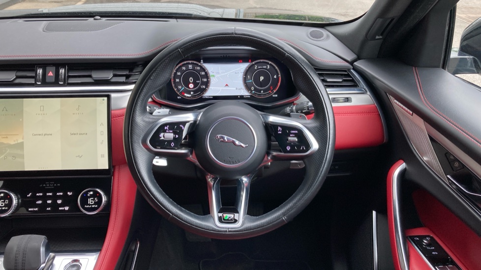 Jaguar F-Pace 3.0 D300 R-Dynamic SE 5dr Auto AWD Diesel Estate - Image 15