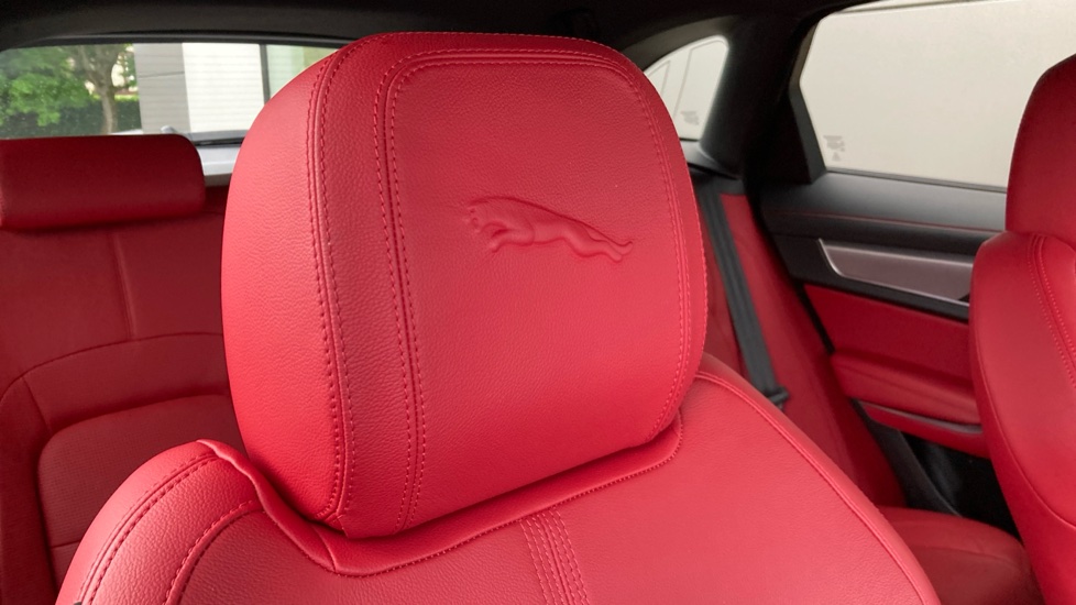 Jaguar F-Pace 3.0 D300 R-Dynamic SE 5dr Auto AWD Diesel Estate - Image 26