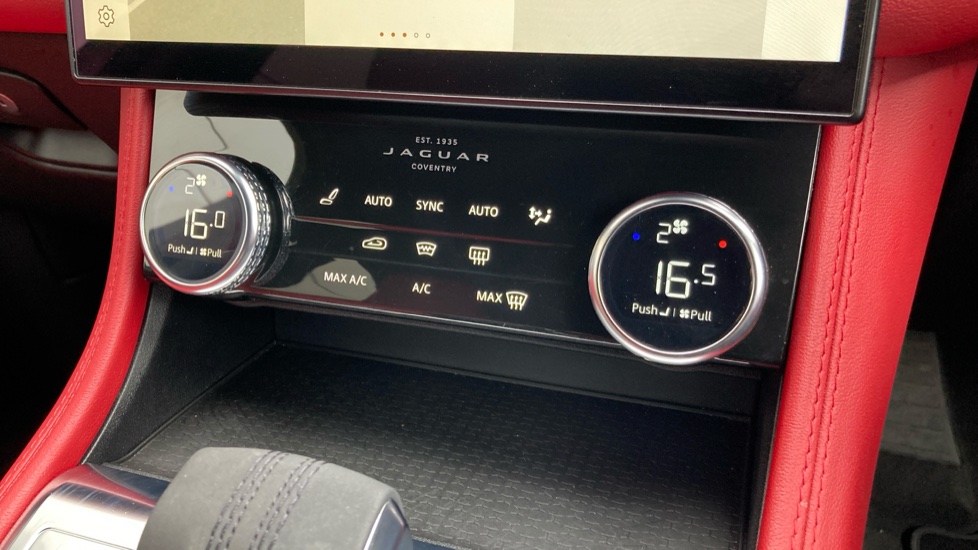 Jaguar F-Pace 3.0 D300 R-Dynamic SE 5dr Auto AWD Diesel Estate - Image 36