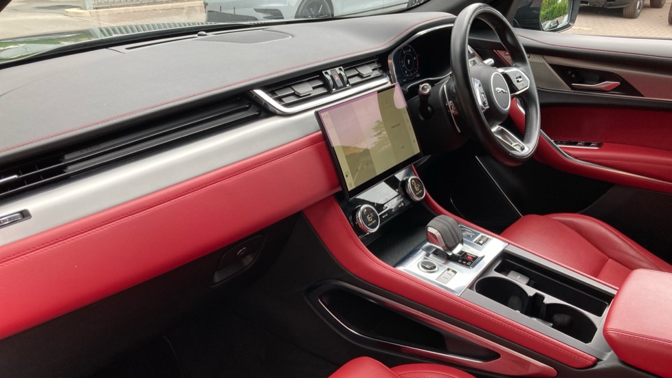 Jaguar F-Pace 3.0 D300 R-Dynamic SE 5dr Auto AWD Diesel Estate - Image 47