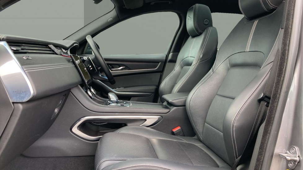 Jaguar F-Pace 2.0 P400e R-Dynamic Black 5dr Auto AWD Estate - Image 3