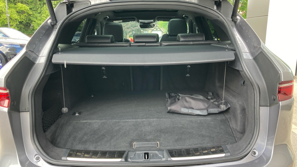 Jaguar F-Pace 2.0 P400e R-Dynamic Black 5dr Auto AWD Estate - Image 10