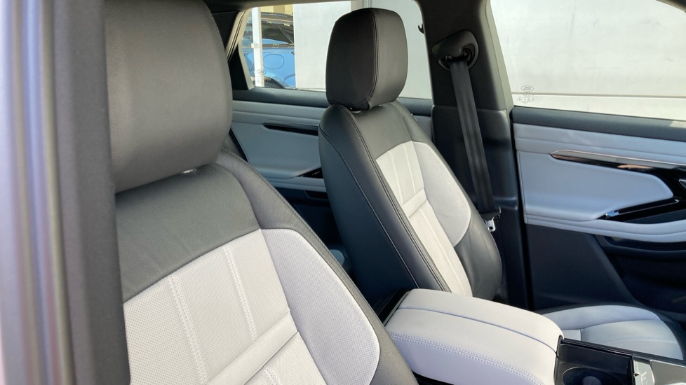 Land Rover Range Rover Evoque 1.5 P300e R-Dynamic S 5dr Auto Hatchback - Image 24