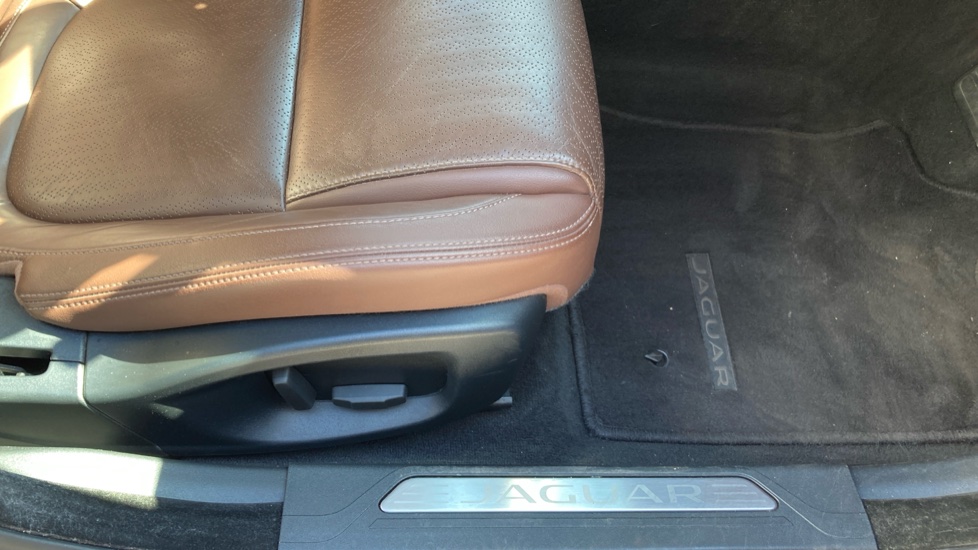 Jaguar XE 2.0d [180] Portfolio 4dr Auto Diesel Saloon - Image 22