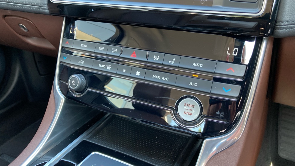 Jaguar XE 2.0d [180] Portfolio 4dr Auto Diesel Saloon - Image 36