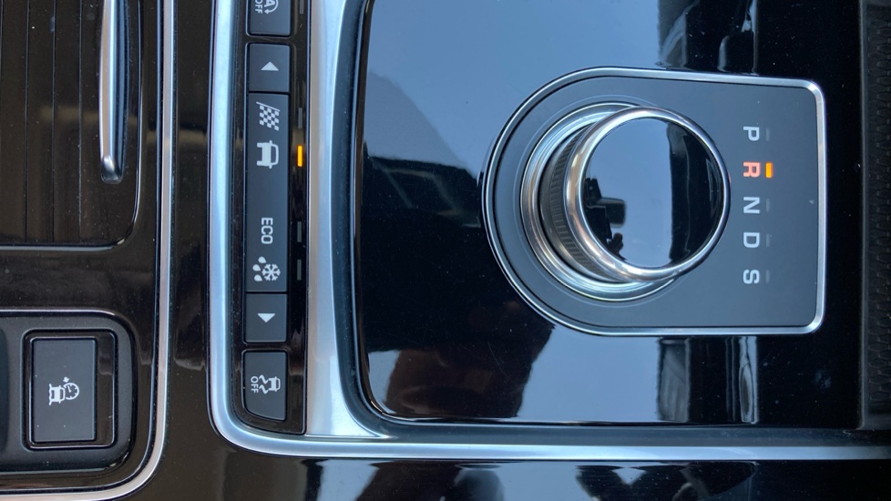 Jaguar XE 2.0d [180] Portfolio 4dr Auto Diesel Saloon - Image 37