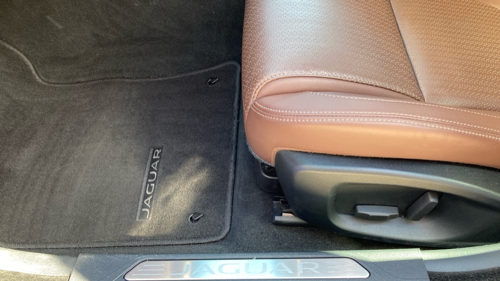 Jaguar XE 2.0d [180] Portfolio 4dr Auto Diesel Saloon - Image 45