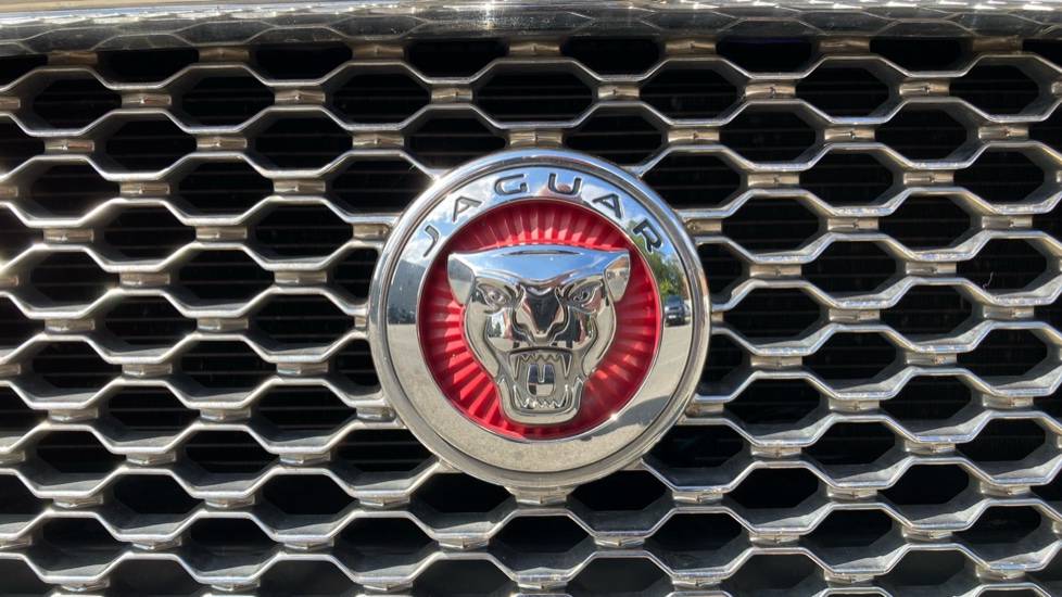 Jaguar XE 2.0d [180] Portfolio 4dr Auto Diesel Saloon - Image 48