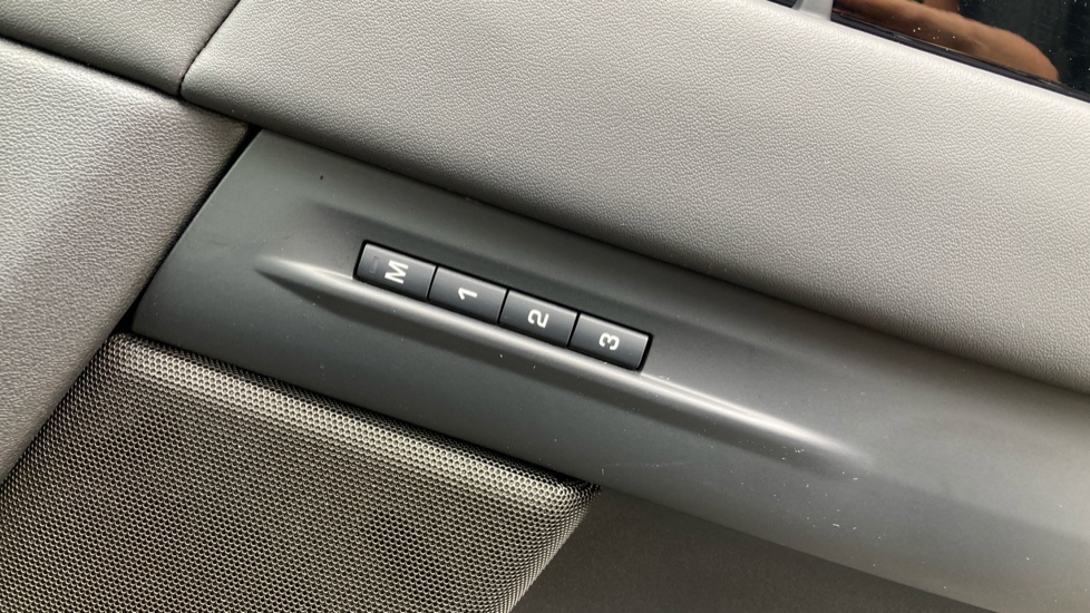 Land Rover Range Rover Evoque 2.0 D200 Dynamic HSE 5dr Auto Diesel Hatchback - Image 33
