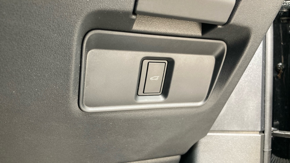 Land Rover Range Rover Evoque 2.0 D200 Dynamic HSE 5dr Auto Diesel Hatchback - Image 35