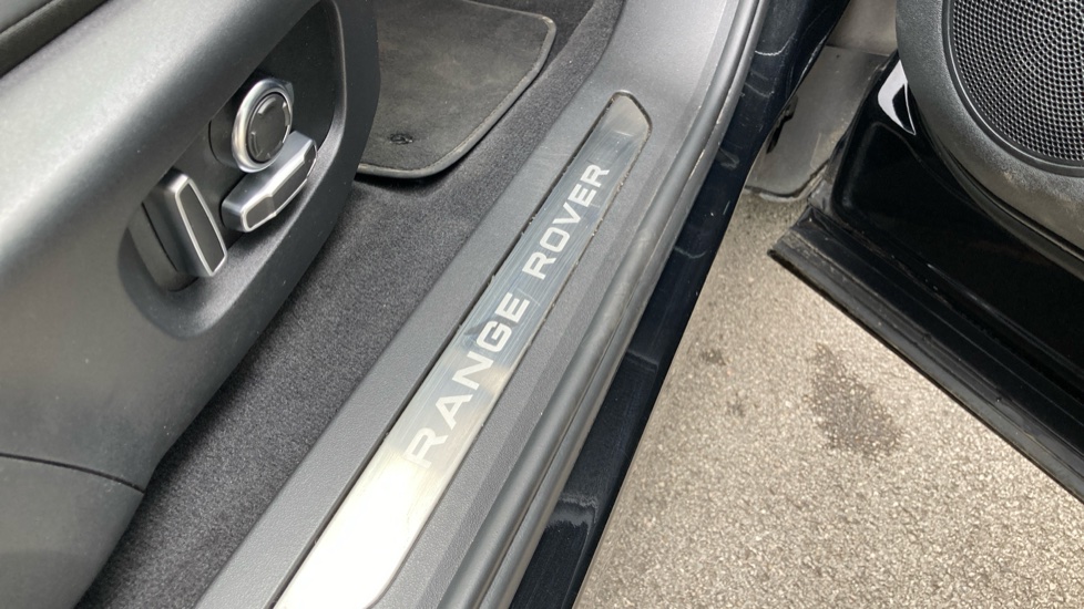 Land Rover Range Rover Evoque 2.0 D200 Autobiography 5dr Auto [Revised] Diesel Hatchback - Image 35