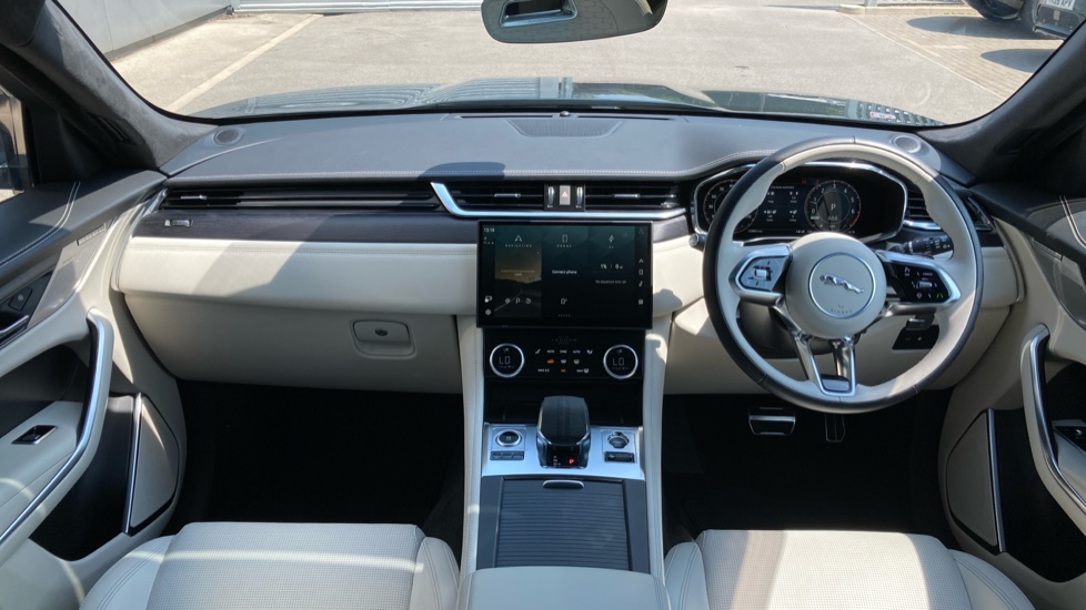 Jaguar F-Pace 2.0 P400e R-Dynamic HSE Black 5dr Auto AWD Estate - Image 9