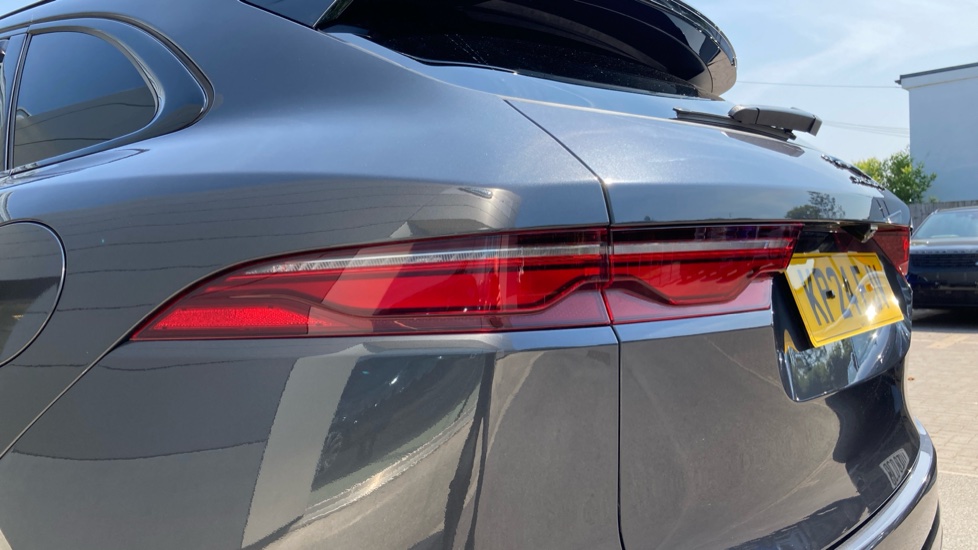 Jaguar F-Pace 2.0 P400e R-Dynamic HSE Black 5dr Auto AWD Estate - Image 19