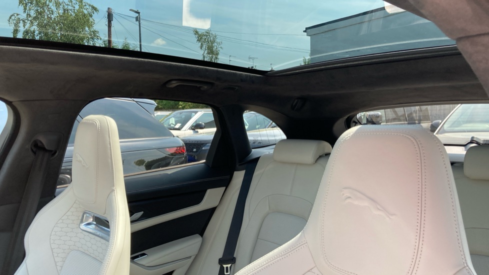Jaguar F-Pace 2.0 P400e R-Dynamic HSE Black 5dr Auto AWD Estate - Image 55