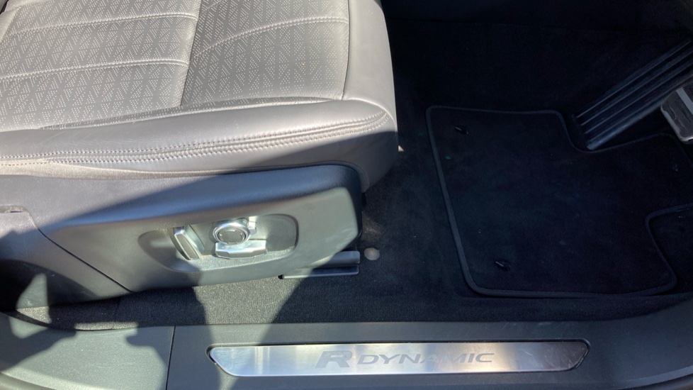 Land Rover Range Rover Evoque 2.0 D200 R-Dynamic HSE 5dr Auto Diesel Hatchback - Image 23