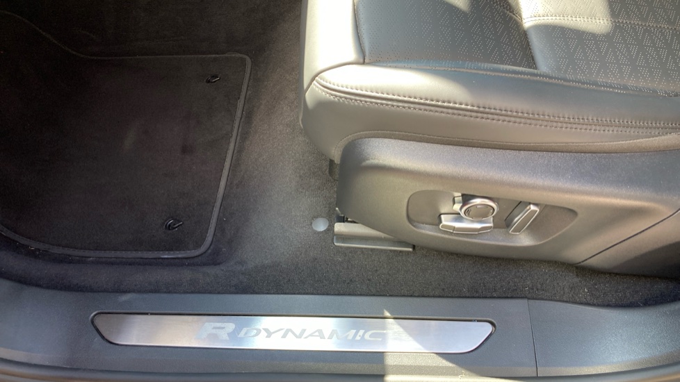 Land Rover Range Rover Evoque 2.0 D200 R-Dynamic HSE 5dr Auto Diesel Hatchback - Image 43