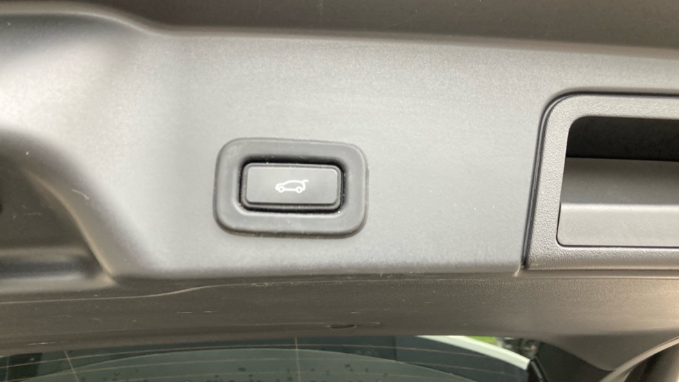 Land Rover Range Rover Evoque 1.5 P300e R-Dynamic HSE 5dr Auto Hatchback - Image 44
