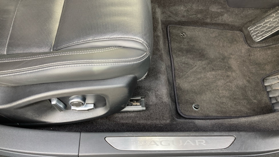 Jaguar I-Pace 294kW EV400 Black 90kWh 5dr Auto [11kW Charger] Electric Estate - Image 25