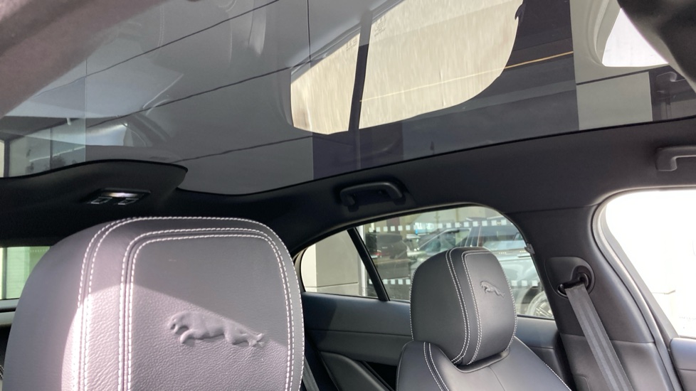 Jaguar I-Pace 294kW EV400 Black 90kWh 5dr Auto [11kW Charger] Electric Estate - Image 43