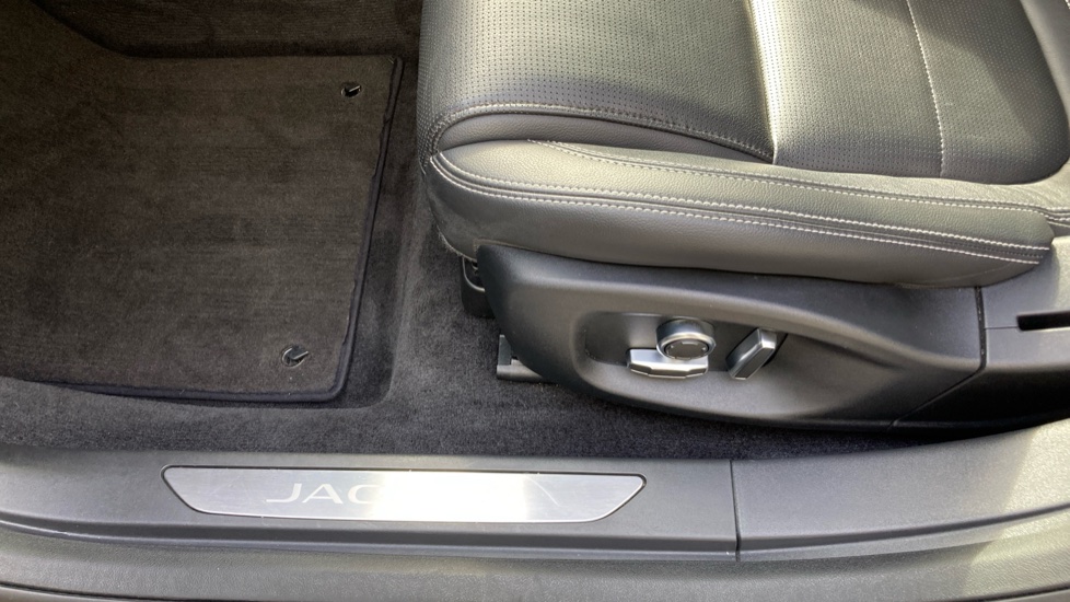 Jaguar I-Pace 294kW EV400 Black 90kWh 5dr Auto [11kW Charger] Electric Estate - Image 54