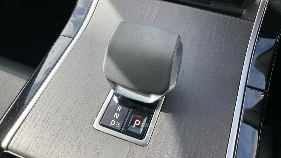 Land Rover Range Rover Velar 2.0 D200 MHEV Autobiography 5dr Auto [Revised] Diesel Estate - Image 13